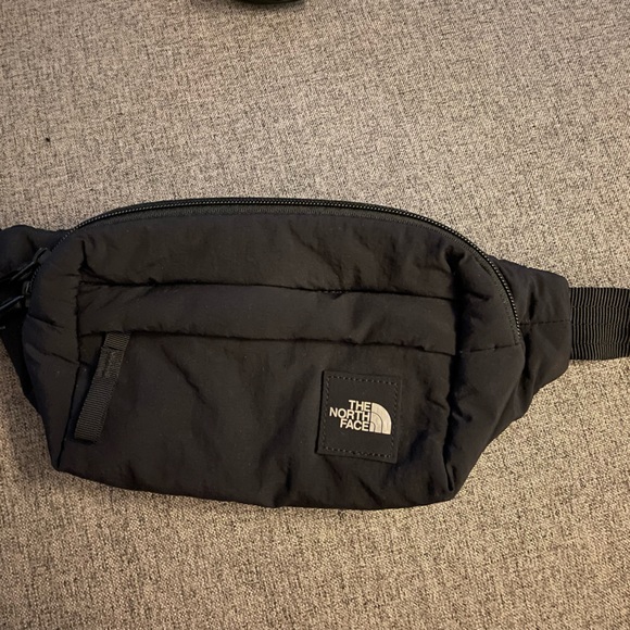 BNWOT North Face Fanny Pack - Picture 3 of 5